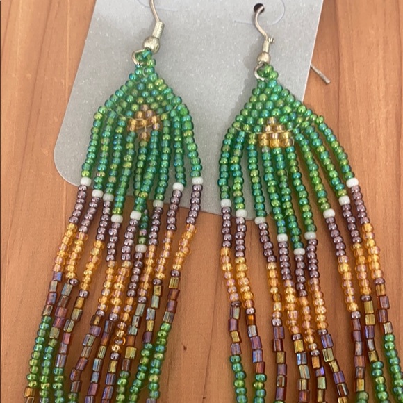 Handmade beaded dangle earrings - Picture 3 of 4
